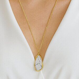 Nordstrom Long Elegant Necklace Marble Pattern Pendant Gold Toned NWT